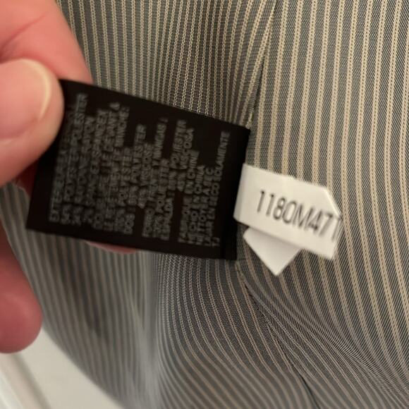 Tahari women’s brown/gray suit jacket. Size 14. - Picture 7 of 8